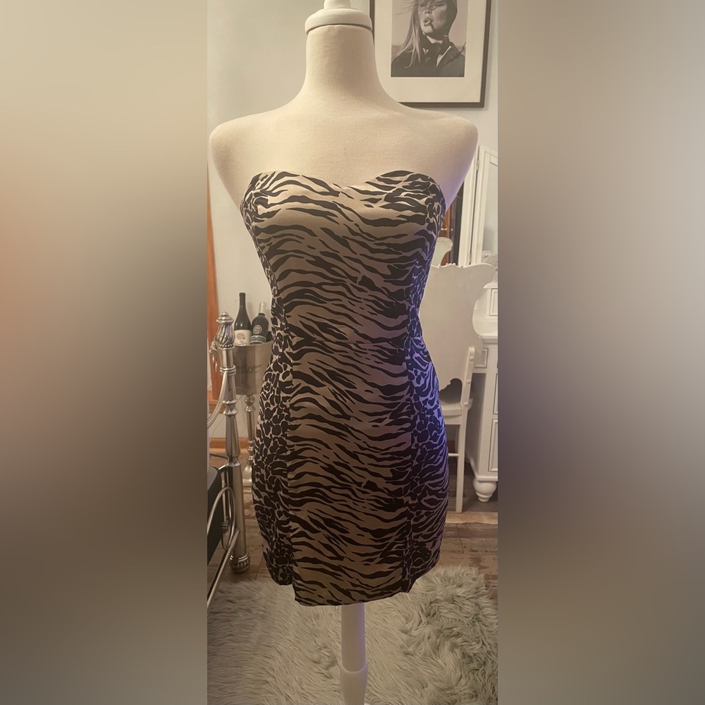 Silk zebra-print strapless cocktail dress! Designer is Corey Lynn Calter Size 6